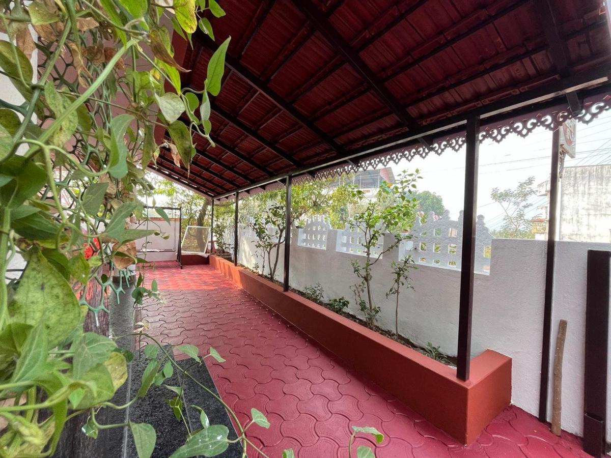 Gayatri Homestay Ratnāgiri Eksteriør bilde