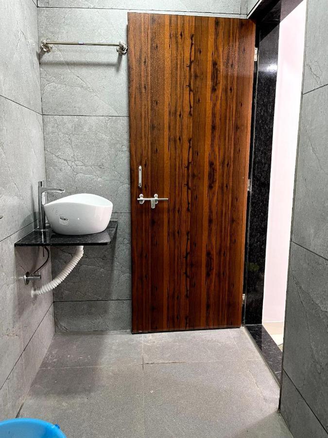 Gayatri Homestay Ratnāgiri Eksteriør bilde
